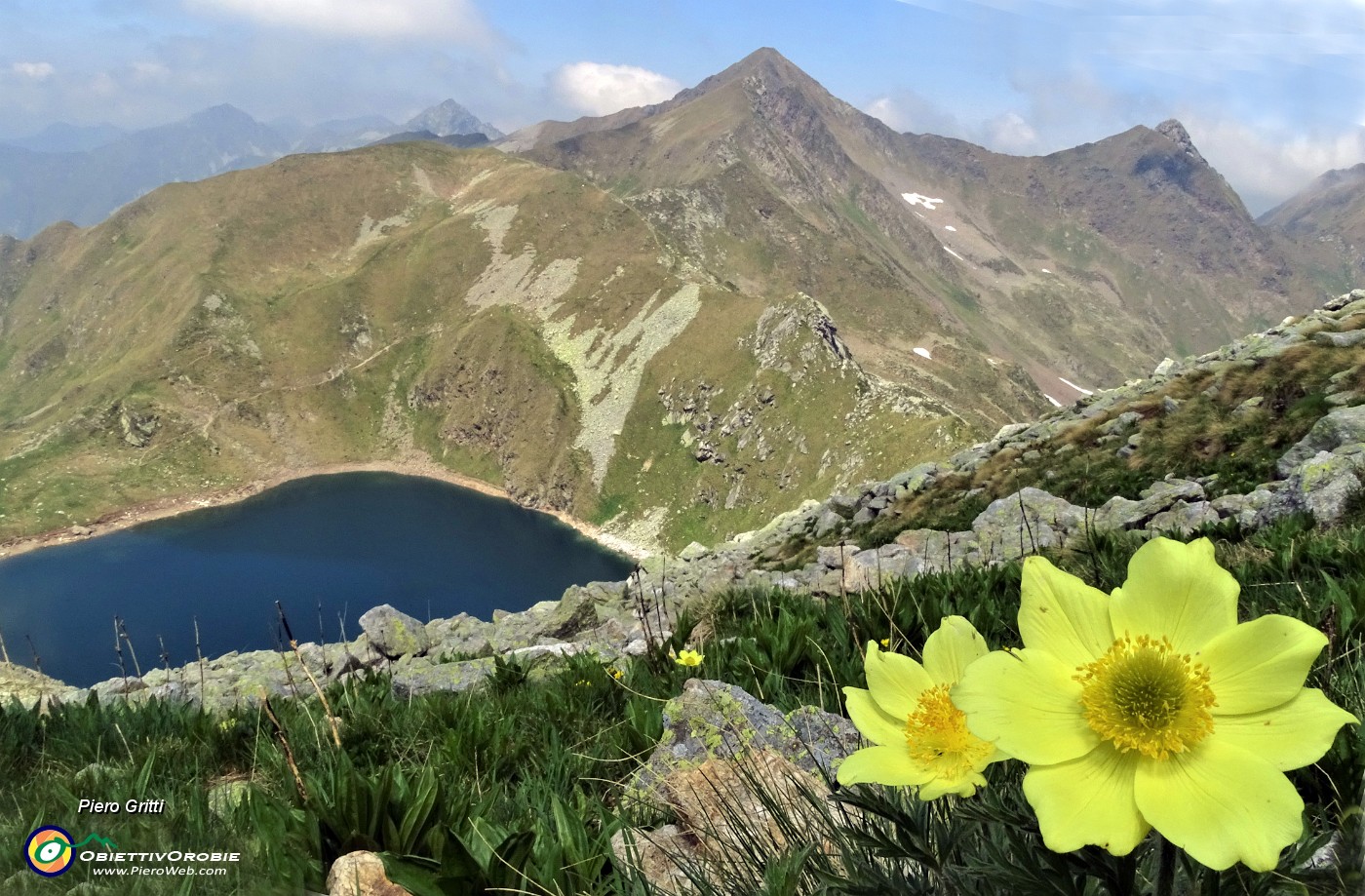 36 Vista sul Lago Moro e verso Passo di Valcervia e  Monte Toro.JPG -                                